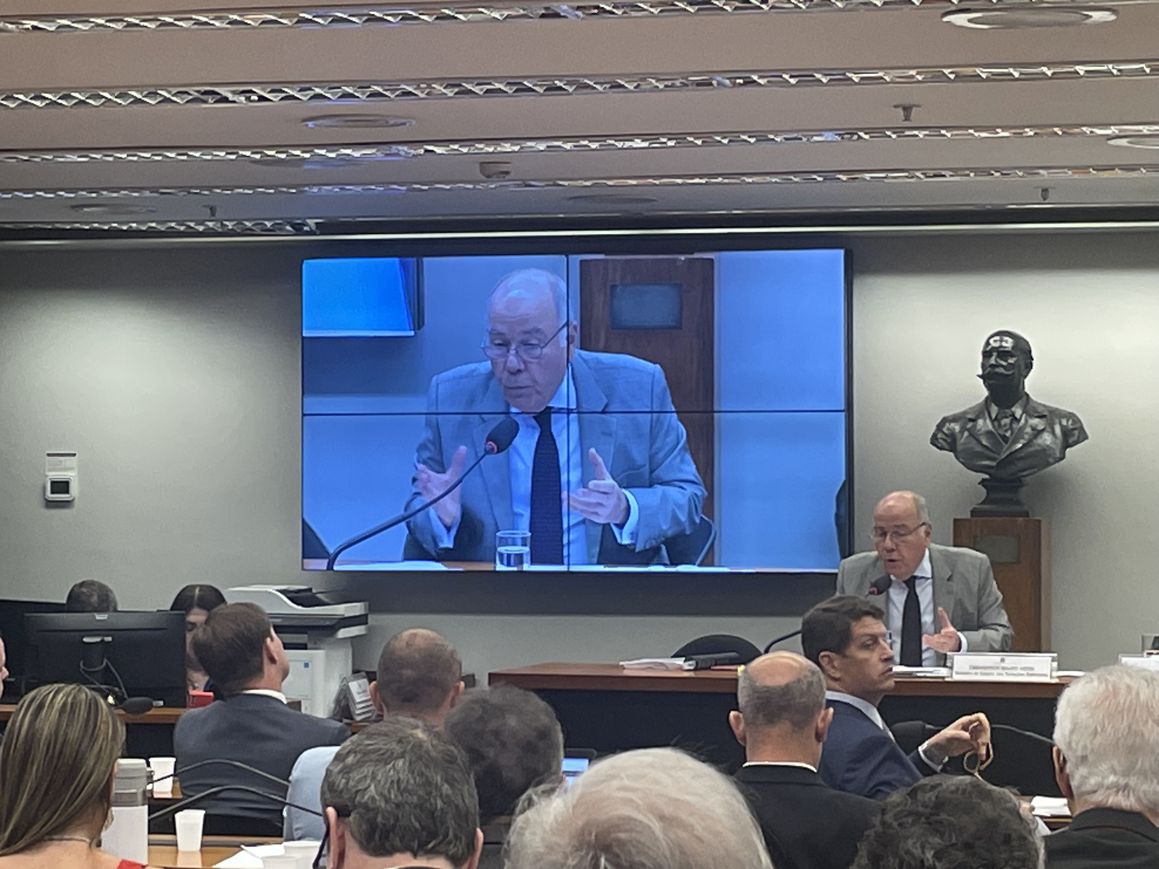 Chanceler Mauro Vieira diz que base secreta da China na Bahia não existe