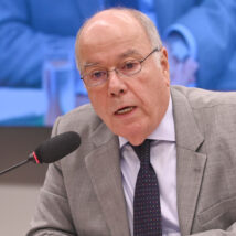 Ministro das Relações Exteriores, Mauro Vieira diz que acordo de Lula teria evitado guerra no Irã
