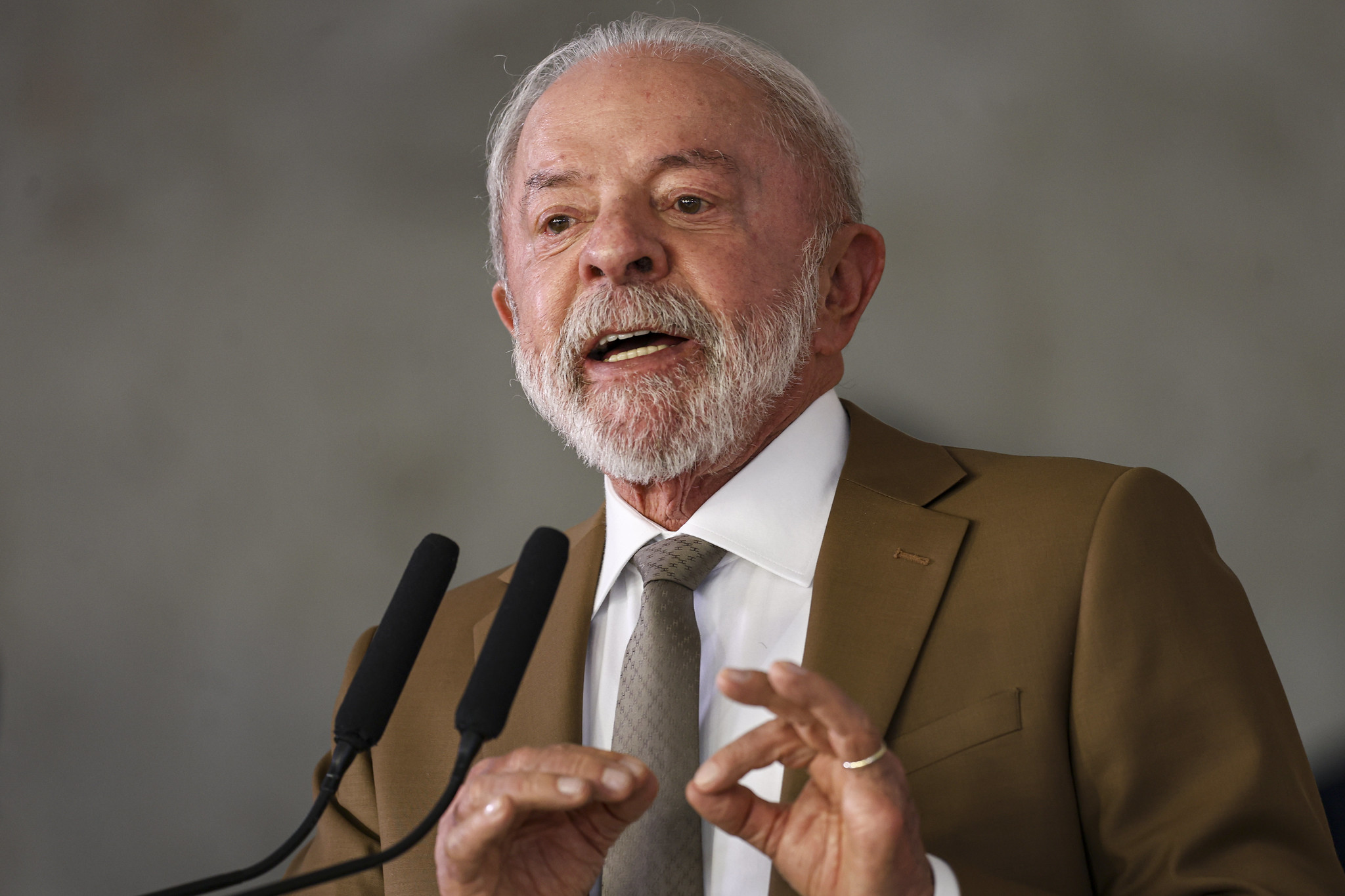 Lula afirmou que “pessoas que não prestam” tiram “proveito da desgraça” e elevam o valor do diesel no Brasil.