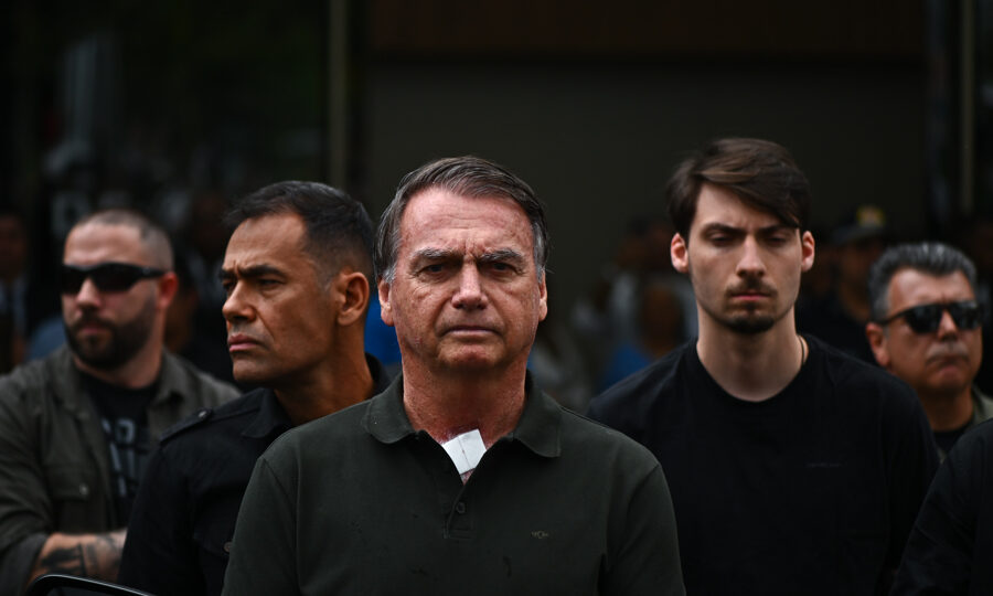 Gayer reúne 175 assinaturas em pedido de prisão domiciliar a Bolsonaro