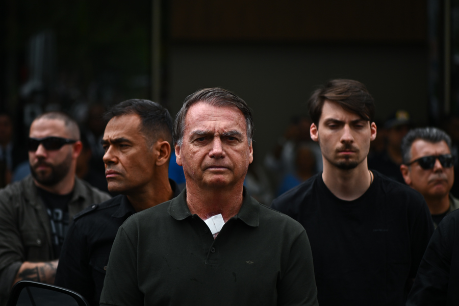 Bolsonaro completa 71 anos neste sábado e segue no DF Star, em tratamento contra broncopneumonia bacteriana.