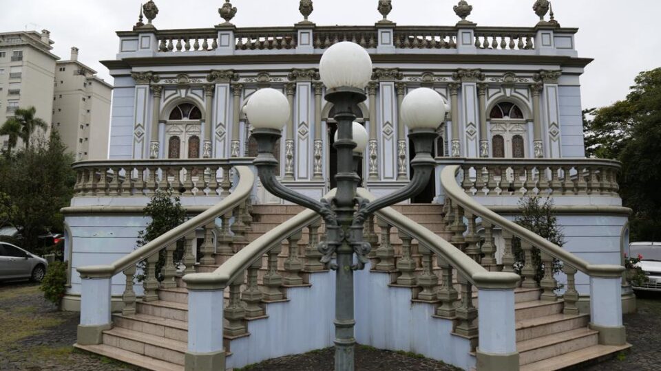 Como os casarões de Curitiba revelam a riqueza do ciclo da erva-mate?