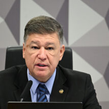 Ministro atendeu a pedido de parlamentares de esquerda que acusam presidente do colegiado de desvio de finalidade.