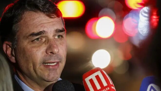Flávio Bolsonaro busca vice e sofre pressão por nome moderado e de mulher