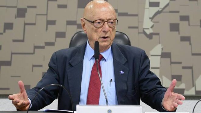 Esperidião Amin assume PP em SC para viabilizar reeleição ao Senado