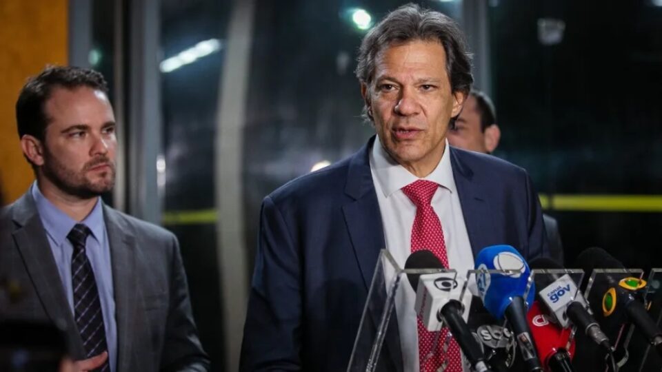 Lula anuncia “número 2” da Fazenda para ocupar o lugar de Haddad