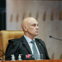 Moraes foi homenageado pelos colegas na sessão do STF desta quinta-feira (19) Imagem referente a matéria