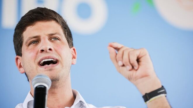 João Campos oficializa pré-candidatura ao governo de Pernambuco