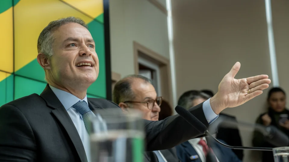 Ministro dos Transportes anunciou medidas para conter insatisfação, mas categoria segue em estado de alerta.
