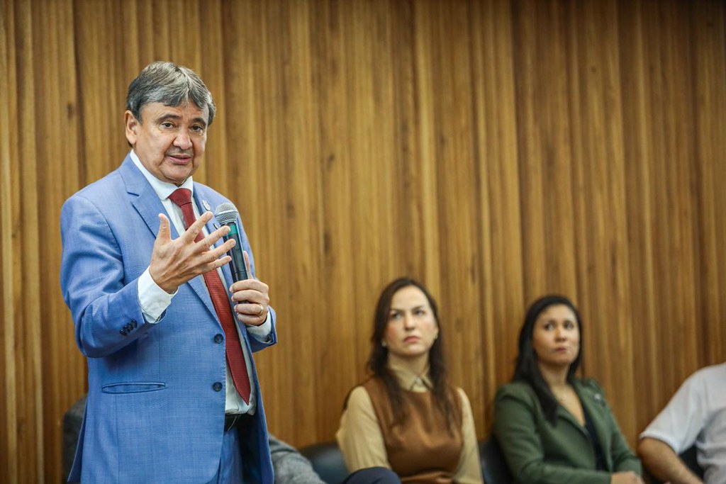 Função não exige que ministro do Desenvolvimento Social renuncie. Pasta é responsável por benefícios sociais.