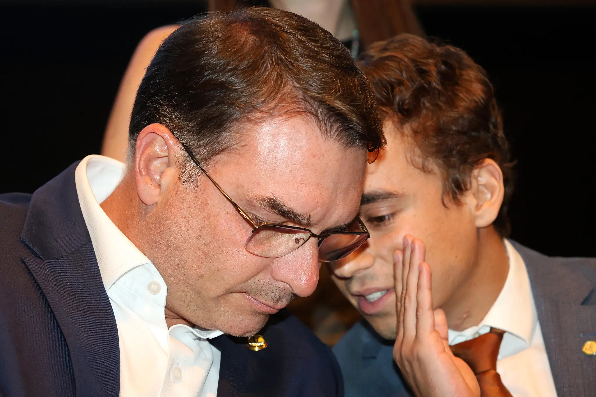 Redes sociais: Flávio Bolsonaro e Nikolas Ferreira.