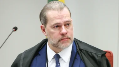 Quase metade dos brasileiros defende impeachment imediato de Toffoli