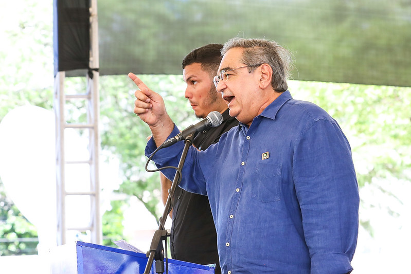 Ex-prefeito de Natal deixou Republicanos e se filiou ao PL. Rogério Marinho desistiu de concorrer para coordenar campanha de Flávio.