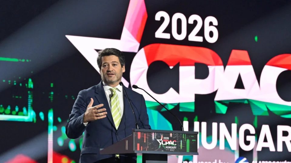 André Ventura, líder do movimento português Chega, homenageou Jair Bolsonaro na CPAC em Budapeste