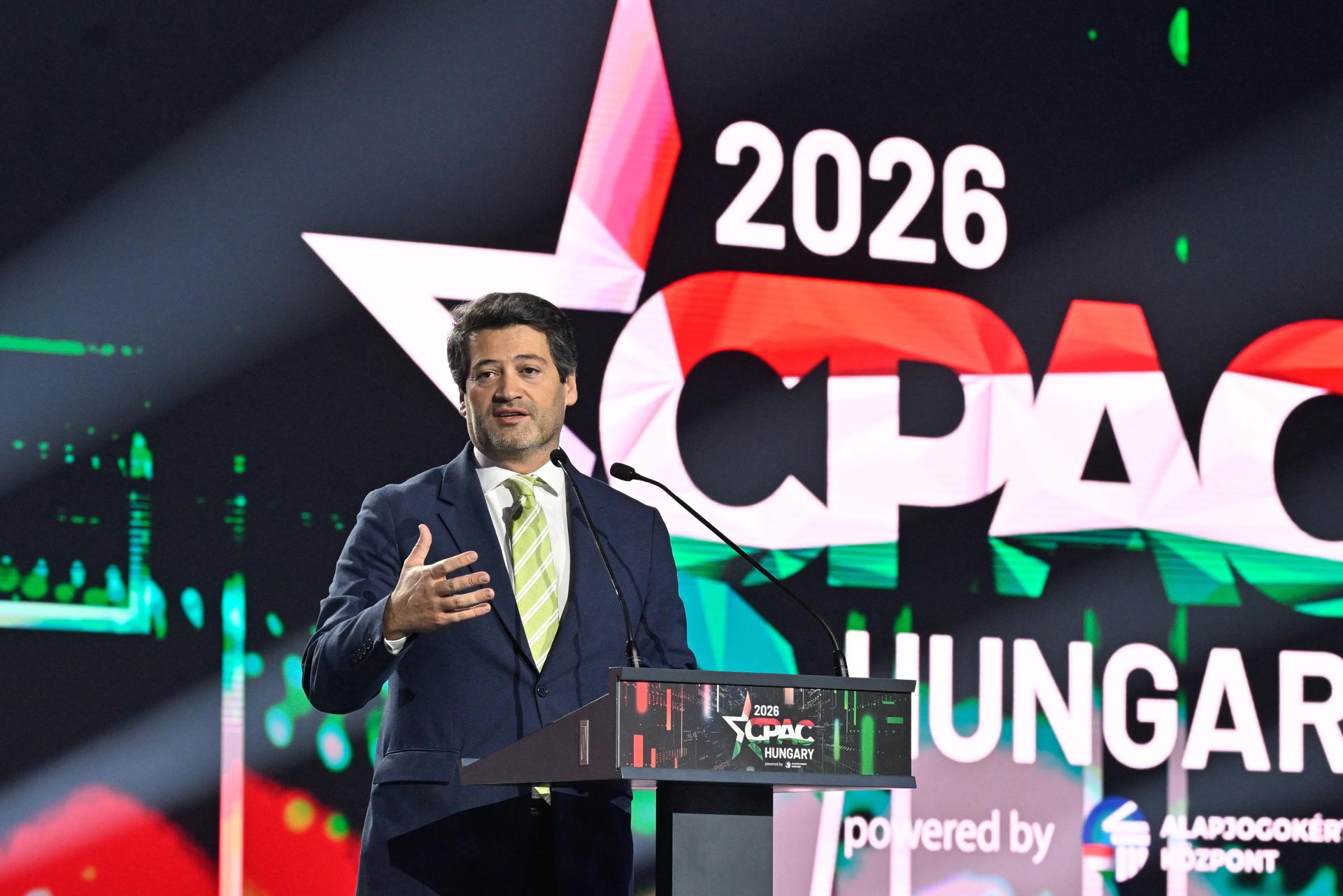 André Ventura, líder do movimento português Chega, homenageou Jair Bolsonaro na CPAC em Budapeste
