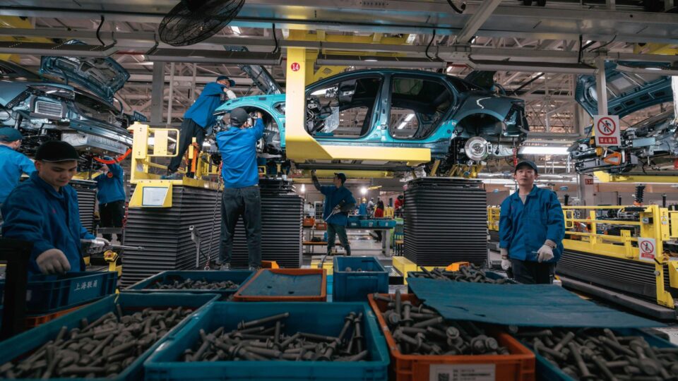 Por que os carros elétricos da China estão na mira da Otan e de Israel?