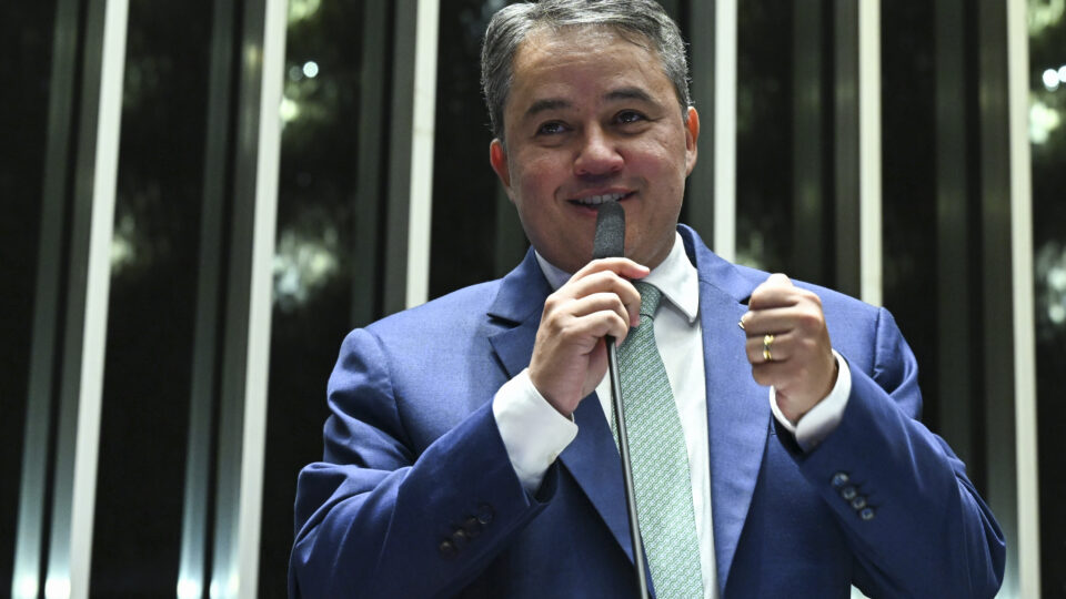 Efraim Filho troca União Brasil por PL e disputará governo da Paraíba