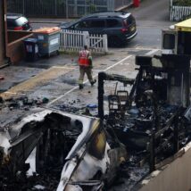 Ambulância incendiada em ato antissemita em Golders Green, bairro da região norte de Londres Imagem referente a matéria