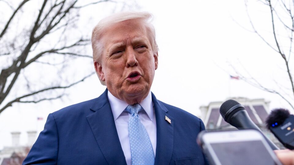 Trump diz que conversas avançaram e suspende ataques à infraestrutura de energia do Irã