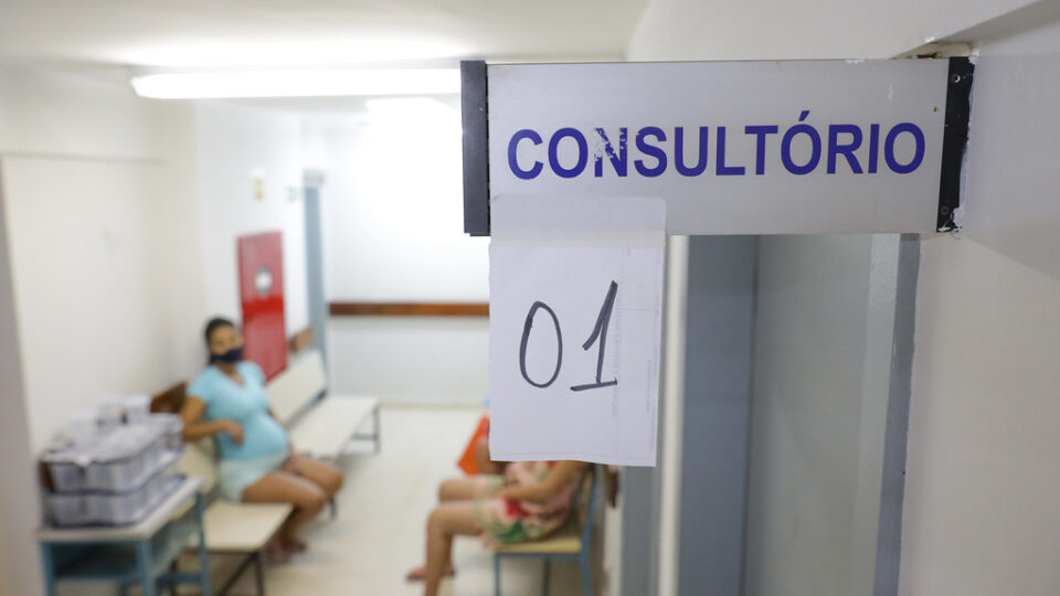 Proposta da Câmara prevê até 15 anos de prisão a médicos por violência obstétrica