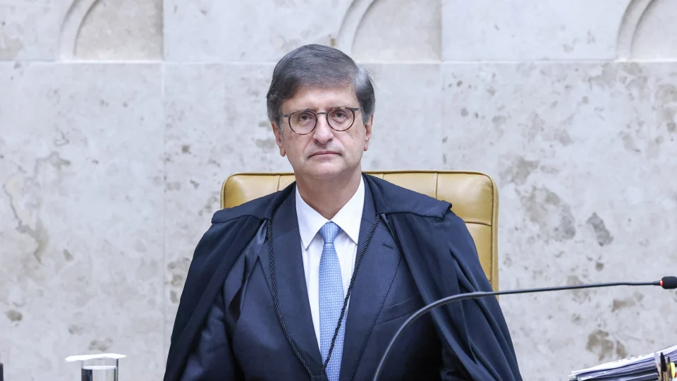 Parecer não cita casos de Heleno, Jefferson e Collor, mas defende que haja "flexibilização do regime, em linha com o que admite o Supremo Tribunal Federal em circunstâncias análogas."