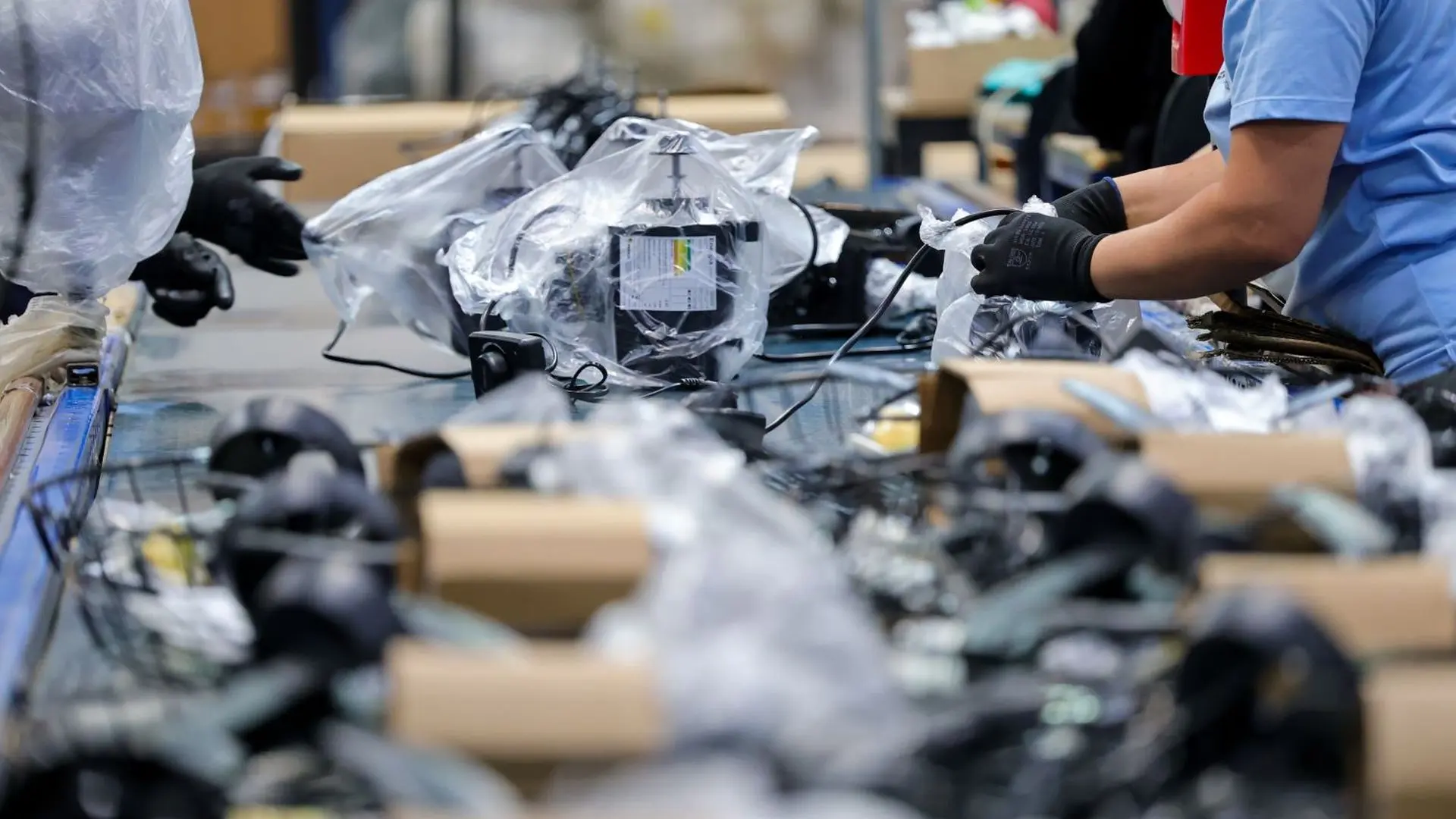 Linha de produção evidencia a diversificação e o avanço tecnológico da indústria catarinense, com destaque para segmentos que ampliaram sua participação no desempenho econômico estadual.