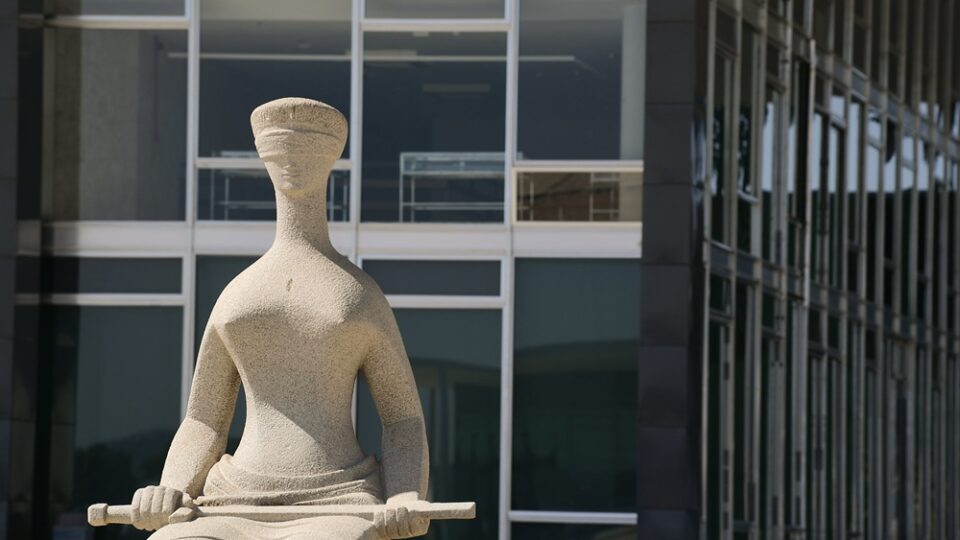 Por que juristas apontam abusos e disfunções no STF?