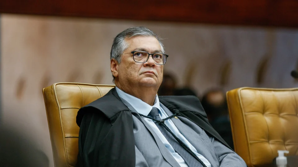 Ministro anulou quebra de sigilos de filho de Lula na CPMI do INSS, sob a justificativa de que votação ocorreu "no atacado".