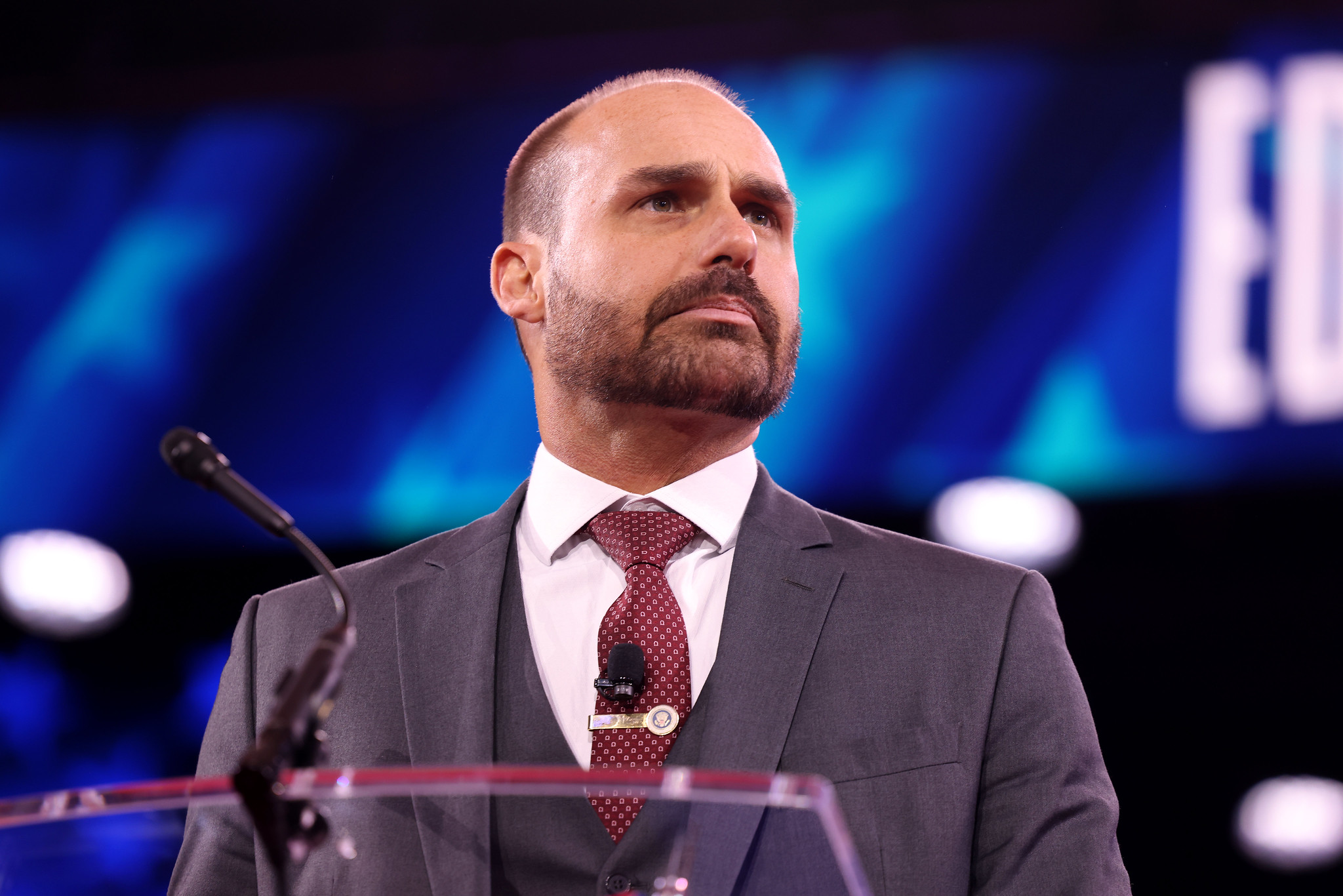 Moraes compartilha provas contra Eduardo Bolsonaro com corregedoria da PF