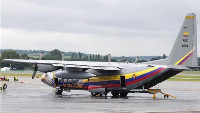 Avião militar que transportava soldados cai na Colômbia