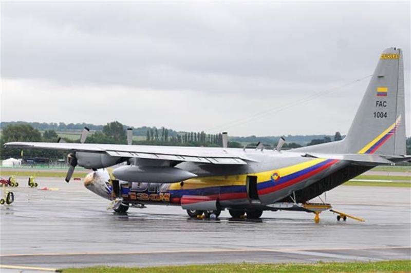 Avião militar que transportava soldados cai na Colômbia