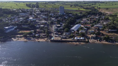 Ponte entre Porto São José (PR) e Taquarussu (MS) projeta novo corredor logístico, com redução de 100 km no escoamento da produção e impacto direto no transporte de cargas.