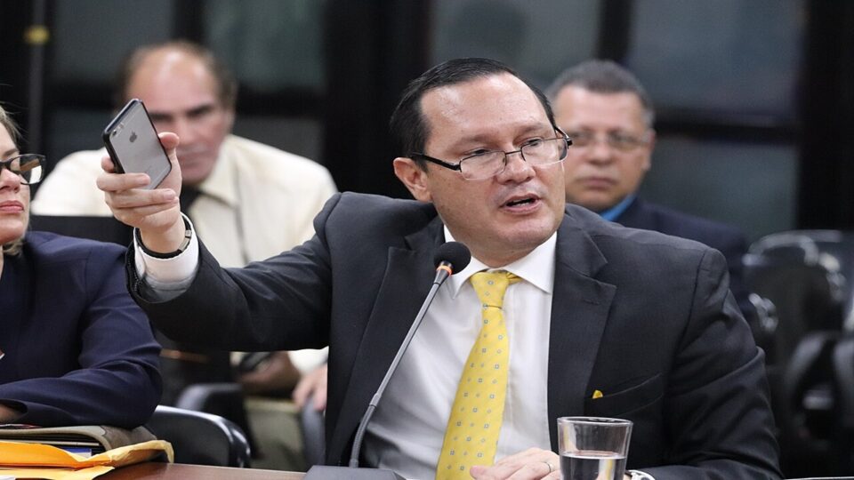 Ex-juiz da Suprema Corte da Costa Rica é extraditado aos EUA por tráfico de drogas