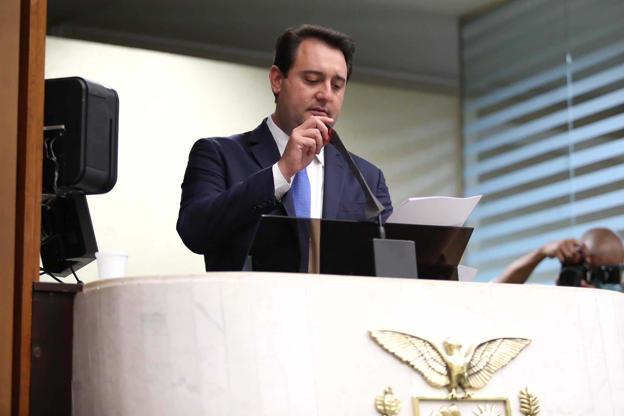 Aliados afirmam que Ratinho Jr. priorizou sucessão no Paraná após aliança entre Moro e Flávio.