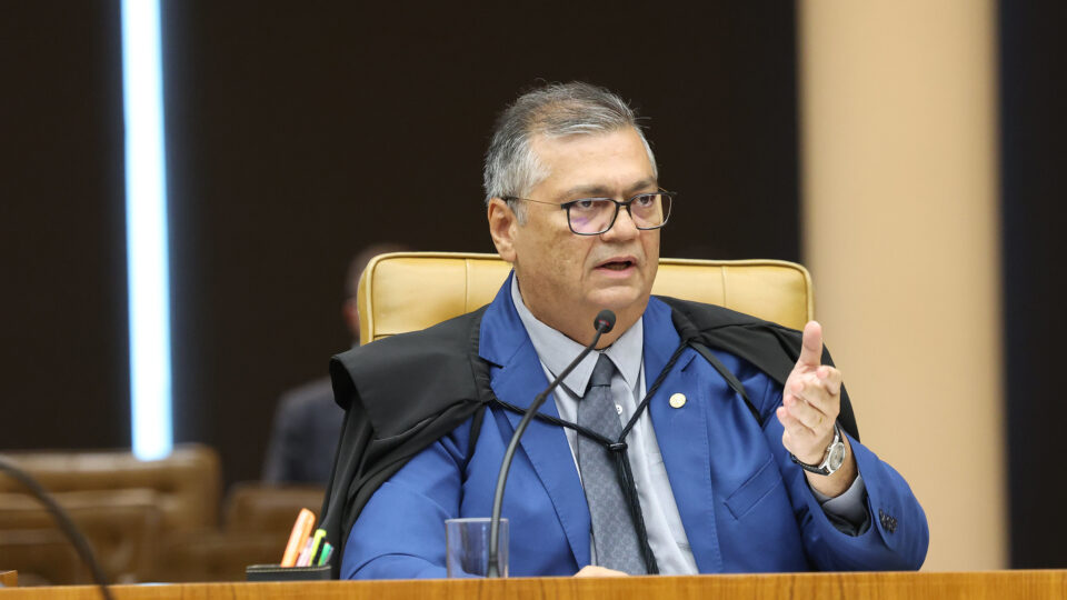 Dino manda deputados do PL explicarem emendas ligadas a filme sobre Bolsonaro