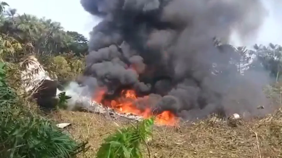 acidente colômbia avião militar