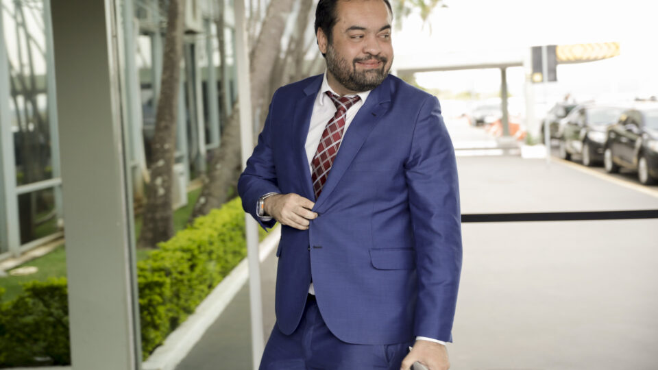 Cláudio Castro renuncia ao governo do Rio na véspera de julgamento no TSE