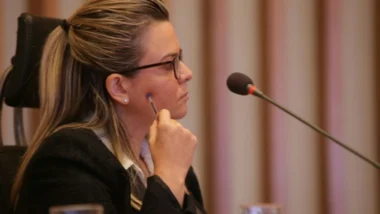 Estatal deu posse a Hellen Falcão de Carvalho. Advogada já trabalhou na Presidência da Caixa e na secretaria de Saúde.