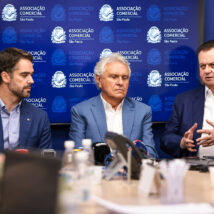 Após governador paranaense desistir de concorrer ao Planalto, Kassab fica com duas opções na mesa.