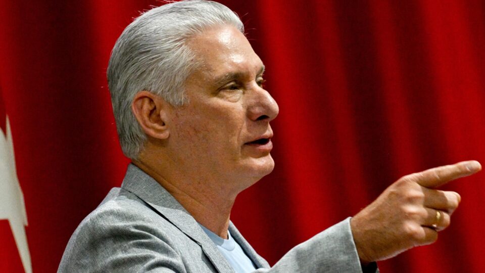 Cuba se desespera com onda de países cancelando programas de missões médicas com a ditadura