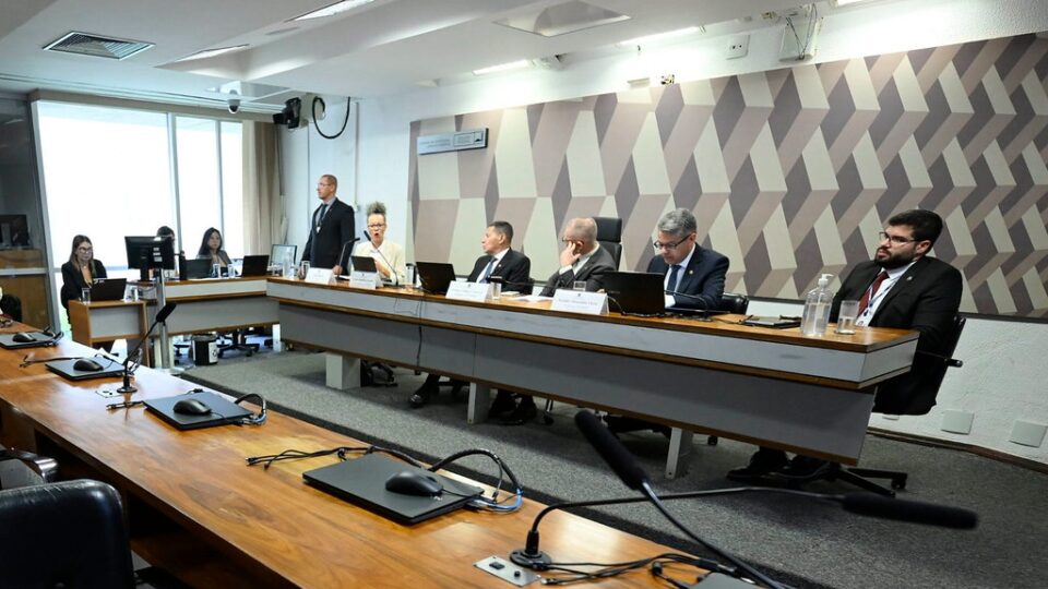 Mendonça livra servidor do BC suspeito de envolvimento com Vorcaro de depor em CPI