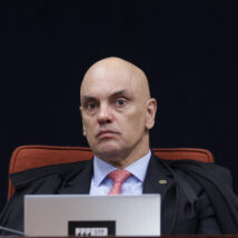 Moraes impõe a Bolsonaro prisão domiciliar mais severa que a de Collor Ministro pediu esclarecimentos por transferência sem seu aval.