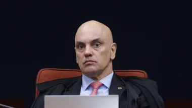 Ministro pediu esclarecimentos por transferência sem seu aval.