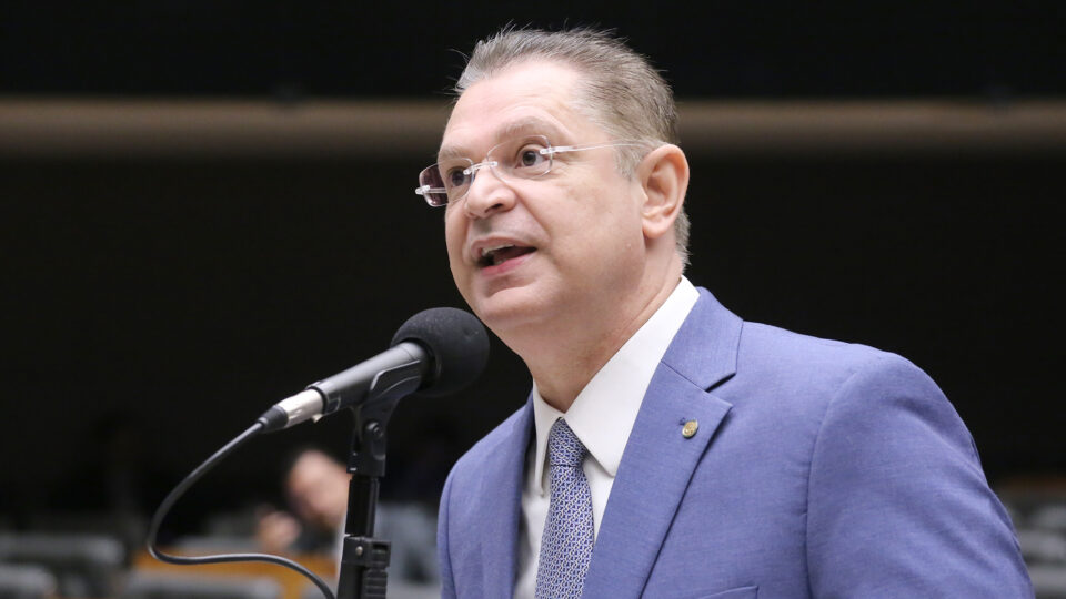 Sóstenes critica Ratinho Júnior por não aceitar acordo com PL: “queria tudo e vai ficar sem nada”