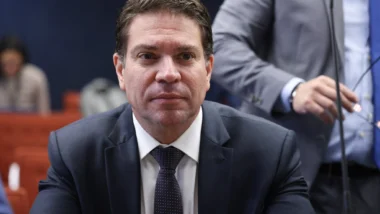 Câmara alegou que Primeira Turma violou separação de poderes ao suspender apenas parte de ação contra Ramagem.