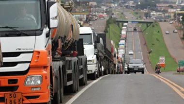 Greve de caminhoneiros parou o país em 2018 e expôs dependência extrema da economia do país do transporte rodoviário