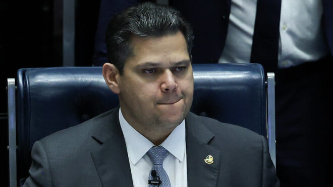 CPMI do INSS: decisão de Mendonça limita ação de Alcolumbre e acirra tensão entre Poderes