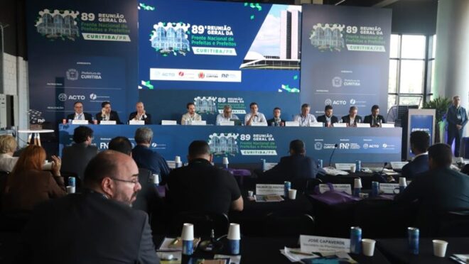 Frente Nacional dos Prefeitos expõe pressão sobre cidades e cobra nova divisão de recursos