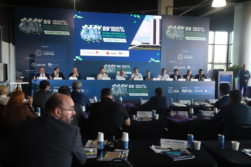 Prefeitos cobram maior participação da União diante do aumento de demandas e da limitação orçamentária dos municípios.