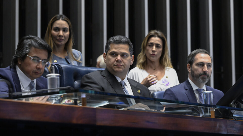 Senado aprova projeto que equipara misoginia ao racismo; veja como cada senador votou